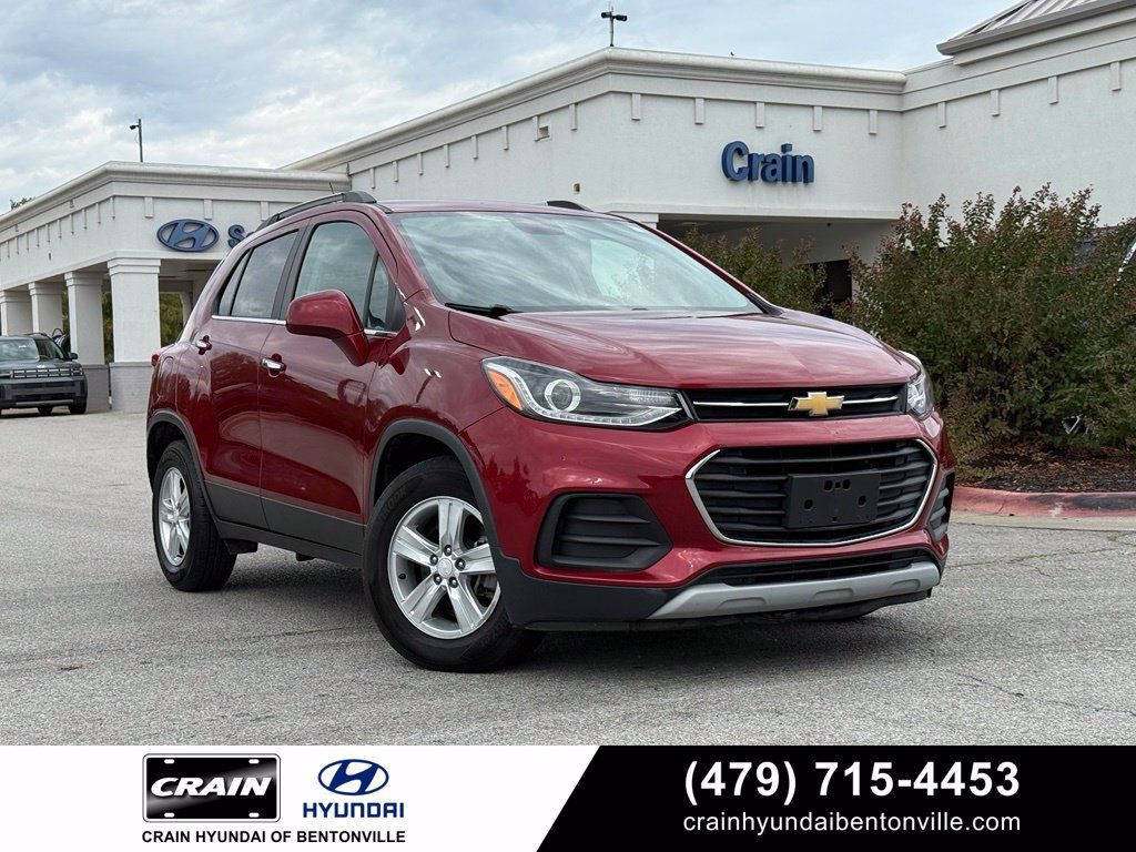 Used 2020 Chevrolet Trax LT w/ Driver Confidence Package FWD image 1