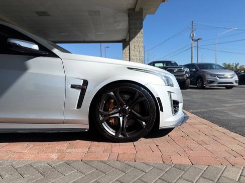 Used 2016 Cadillac CTS V w/ Luxury Package RWD image 18