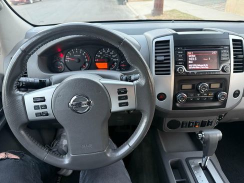 Used 2016 Nissan Frontier SV image 3