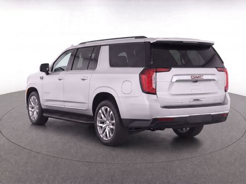 Used 2023 GMC Yukon XL SLT w/ SLT Premium Package AWD/4WD image 5