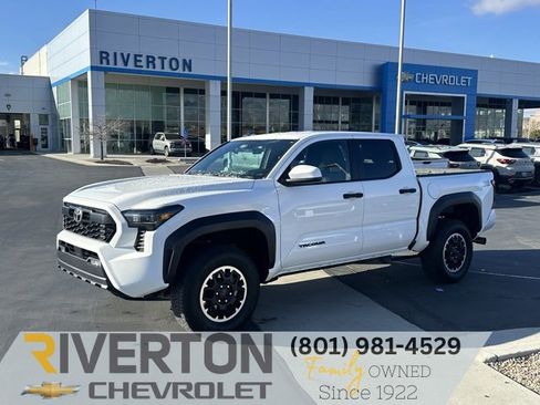 Used 2025 Toyota Tacoma TRD Off-Road image 1