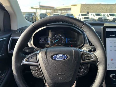 Used 2024 Ford Edge SEL w/ Convenience Package image 17