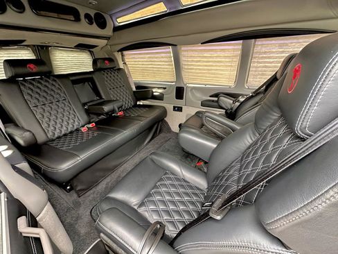 Used 2023 GMC Savana 2500 image 81