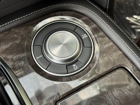Used 2022 Nissan Armada Platinum RWD image 34