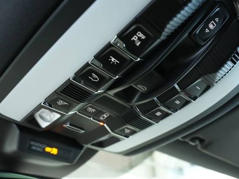 New 2026 Porsche Macan image 38