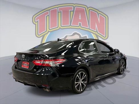 Certified 2019 Toyota Camry SE image 2
