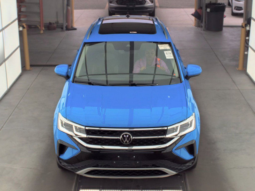 Used 2024 Volkswagen Taos SEL AWD/4WD image 3