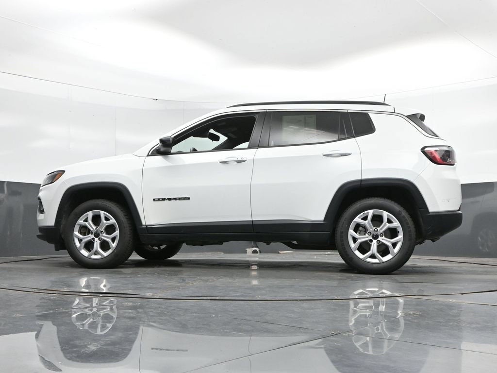 Used 2025 Jeep Compass Latitude AWD/4WD image 41