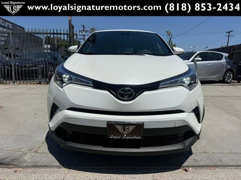 Used 2019 Toyota C-HR LE FWD image 2