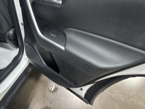 Used 2025 Toyota RAV4 XLE AWD/4WD image 31