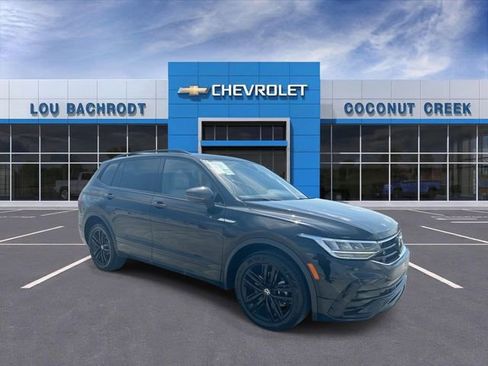 Used 2021 Volkswagen Atlas Cross Sport SE w/ Panoramic Sunroof Package image 2