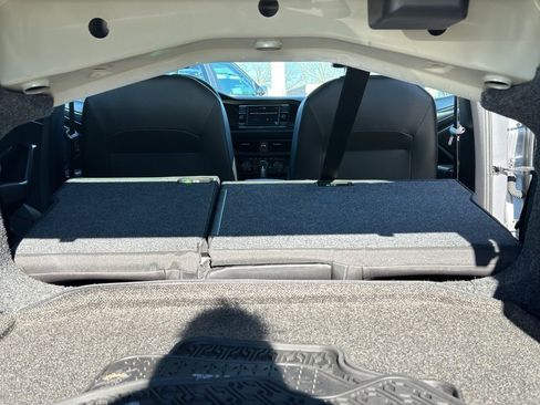 Used 2024 Volkswagen Jetta SE w/ Panoramic Sunroof Package image 35