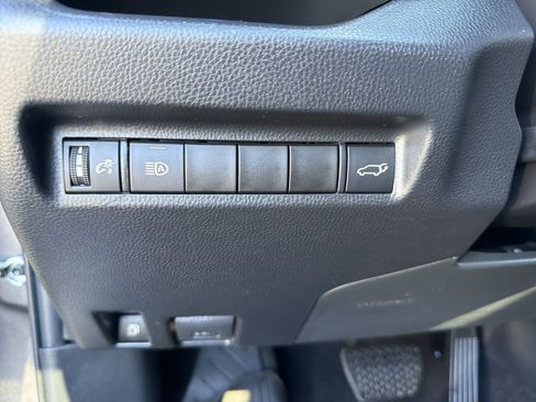 Used 2022 Toyota RAV4 XSE AWD/4WD image 19