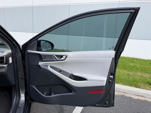 Used 2020 Hyundai Ioniq SE FWD image 14