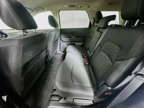 Used 2025 Nissan Pathfinder SV FWD image 27