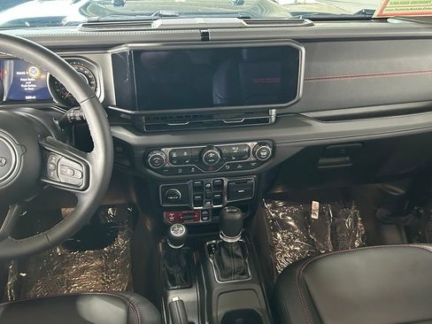 Used 2026 Jeep Wrangler Unlimited Rubicon AWD/4WD image 10