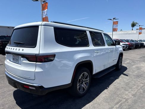 Used 2024 Jeep Wagoneer L Series II w/ Flexible Seating Group RWD image 16