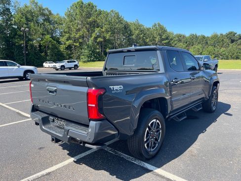 Used 2024 Toyota Tacoma TRD Sport w/ TRD Sport Upgrade Package AWD/4WD image 17