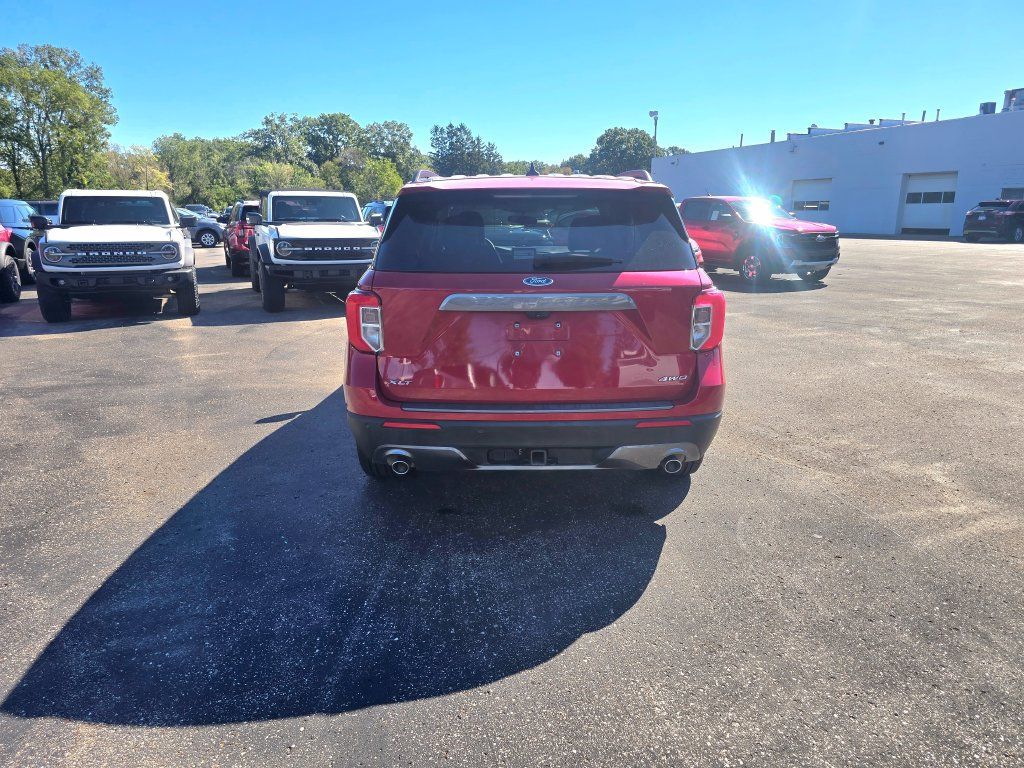 Certified 2024 Ford Explorer XLT w/ Equipment Group 202A AWD/4WD image 4