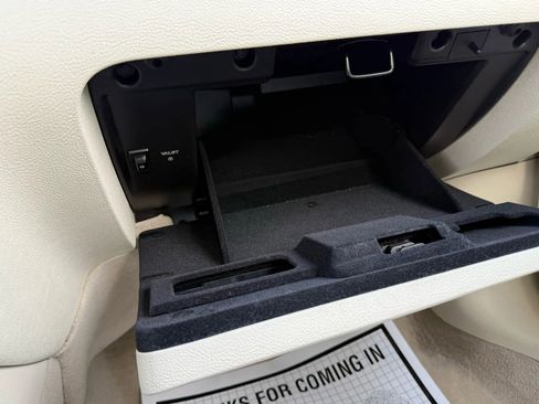 Used 2010 Cadillac DTS Platinum image 40