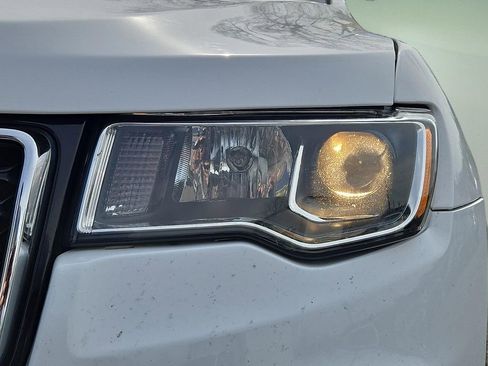 Used 2018 Jeep Grand Cherokee Limited image 9