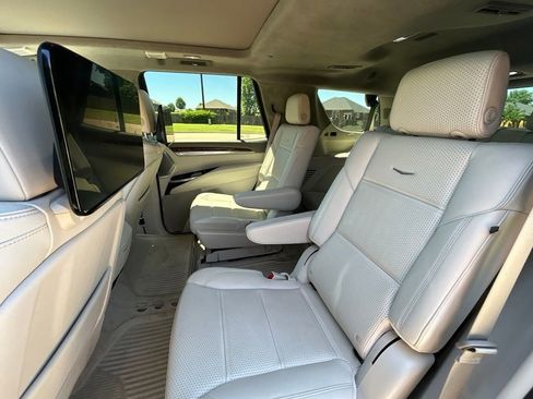 Used 2025 Cadillac Escalade Sport Platinum w/ LPO, ONYX Package AWD/4WD image 12