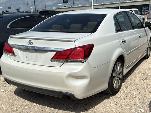 Used 2012 Toyota Avalon Limited FWD image 3