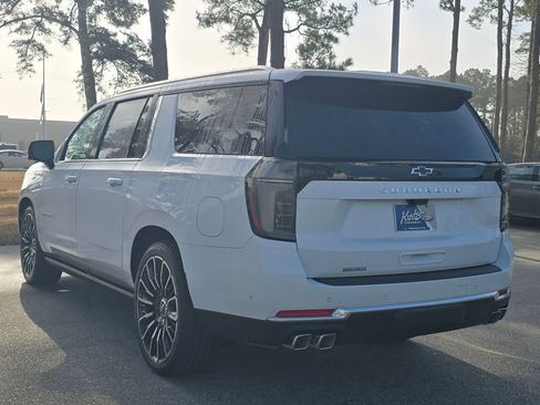 New 2026 Chevrolet Suburban High Country w/ LPO, Illumination Package image 3