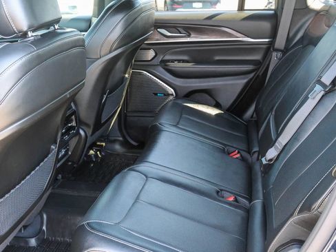 Used 2023 Jeep Grand Cherokee Overland AWD/4WD image 7