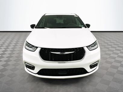 New 2026 Chrysler Pacifica Select