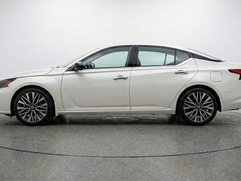 Used 2025 Nissan Altima 2.5 SV image 5