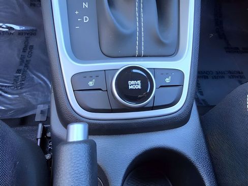 Used 2025 Hyundai Venue SEL image 19