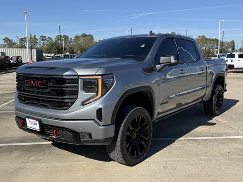 Used 2023 GMC Sierra 1500 AT4 w/ Technology Package image 9