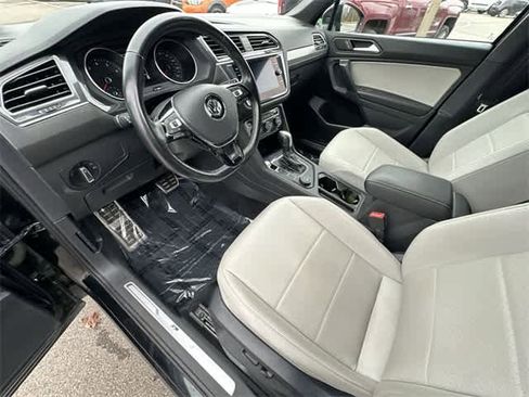 Used 2021 Volkswagen Tiguan SE R-Line image 16