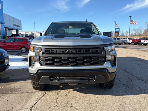 Used 2024 Chevrolet Silverado 1500 Custom Trail Boss w/ Dark Appearance Package image 2