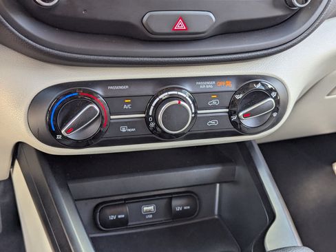 Certified 2025 Kia Soul LX w/ LX Technology Package image 26