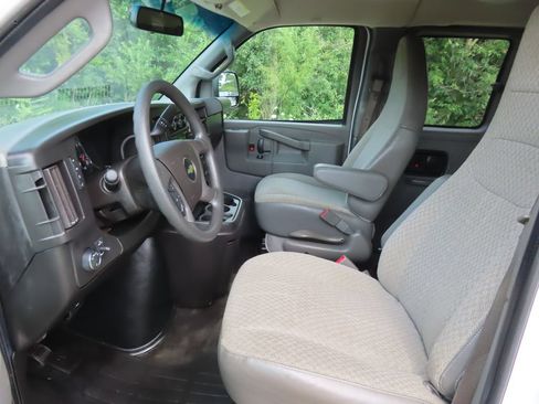 Used 2017 Chevrolet Express 3500 LT w/ LT Preferred Equipment Group RWD image 23