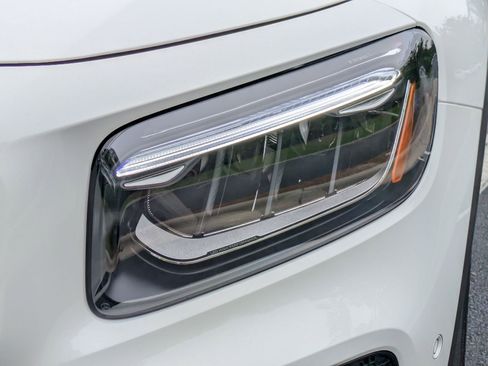 New 2025 Mercedes-Benz GLB 250 image 6