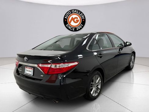 Used 2017 Toyota Camry SE image 7