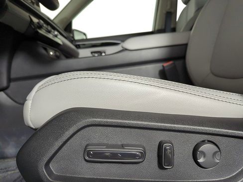 New 2025 Honda Pilot Touring image 16