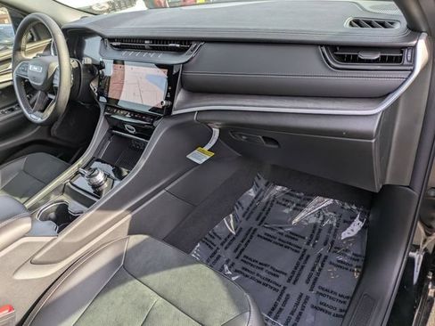 New 2026 Jeep Grand Cherokee Altitude AWD/4WD image 36