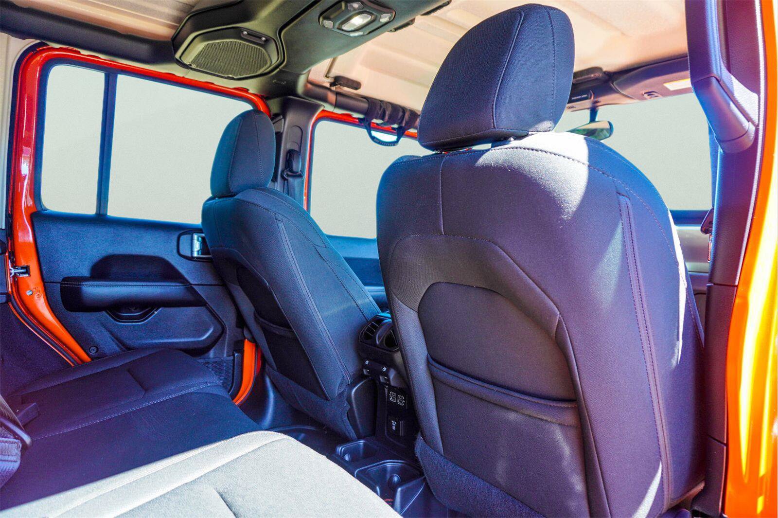 Used 2018 Jeep Wrangler Unlimited Sahara w/ LED Lighting Group AWD/4WD image 14