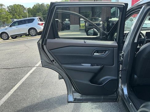 Certified 2023 Nissan Rogue SV w/ SV Premium B Package FWD image 23