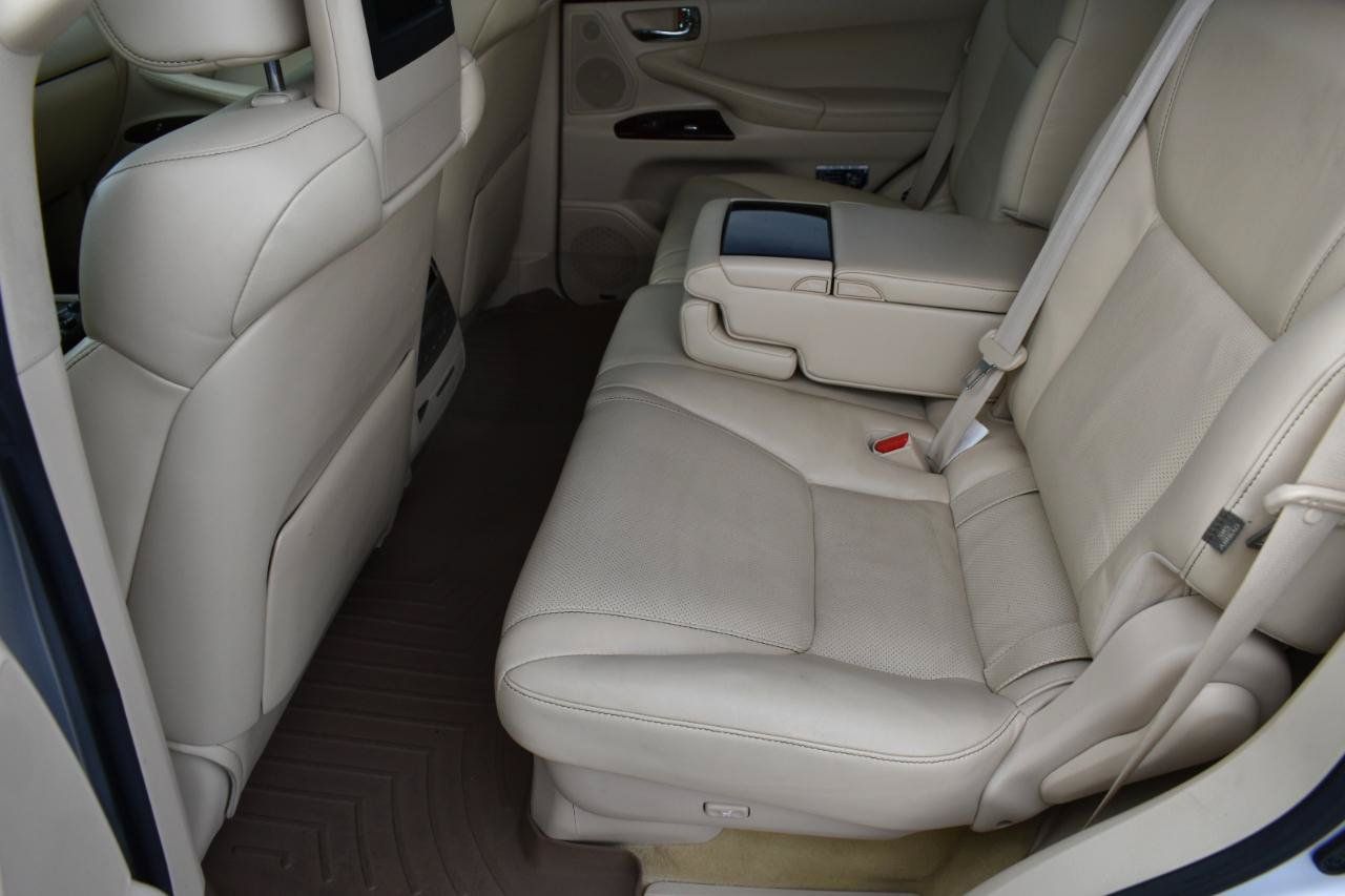 Used 2013 Lexus LX 570 4WD w/ Luxury Pkg image 25