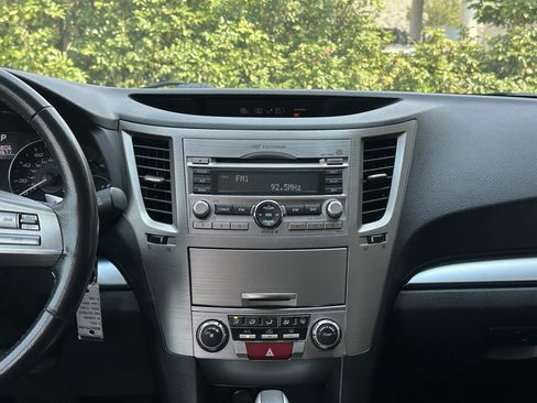 Used 2011 Subaru Outback 2.5i Premium AWD/4WD image 7