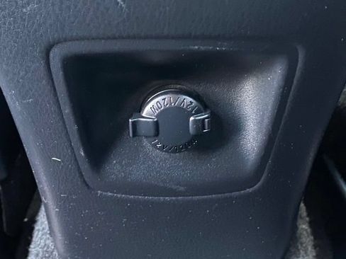 Used 2017 Toyota RAV4 XLE AWD/4WD image 23