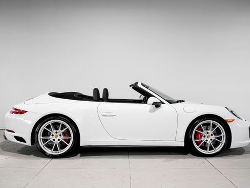 Used 2017 Porsche 911 Carrera 4S image 2