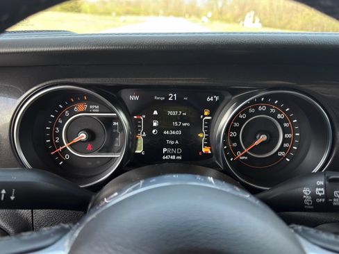 Used 2021 Jeep Wrangler Unlimited Sahara AWD/4WD image 12
