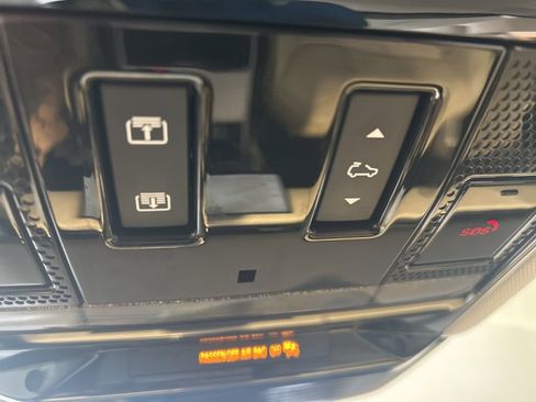 Used 2024 Land Rover Range Rover Long Wheelbase SE image 11