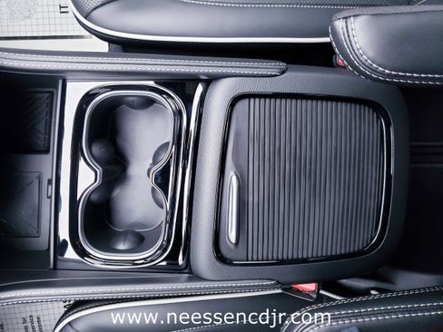 New 2026 Chrysler Pacifica Limited image 24